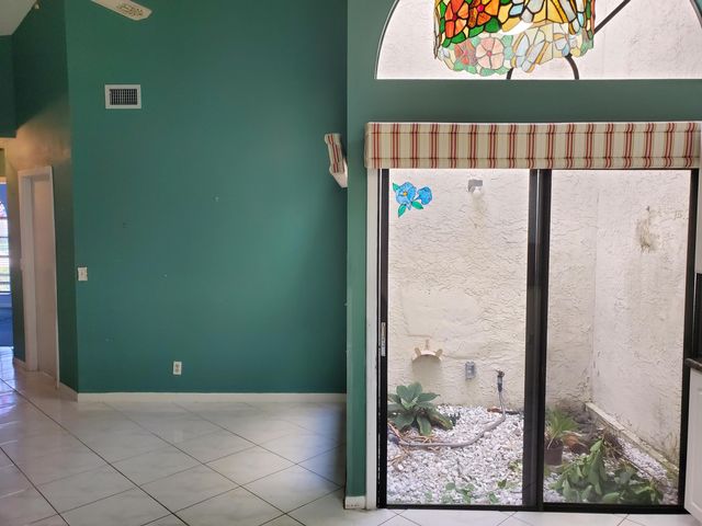 10856 Stafford Circle N, Boynton Beach, FL 33436