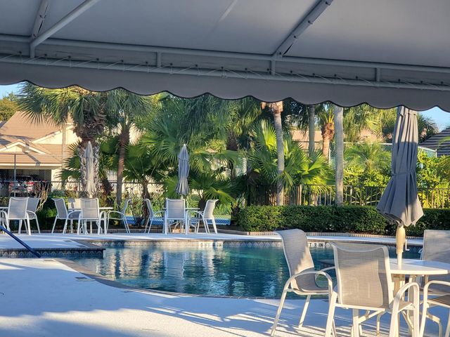 10856 Stafford Circle N, Boynton Beach, FL 33436