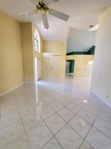 10856 Stafford Circle N, Boynton Beach, FL 33436