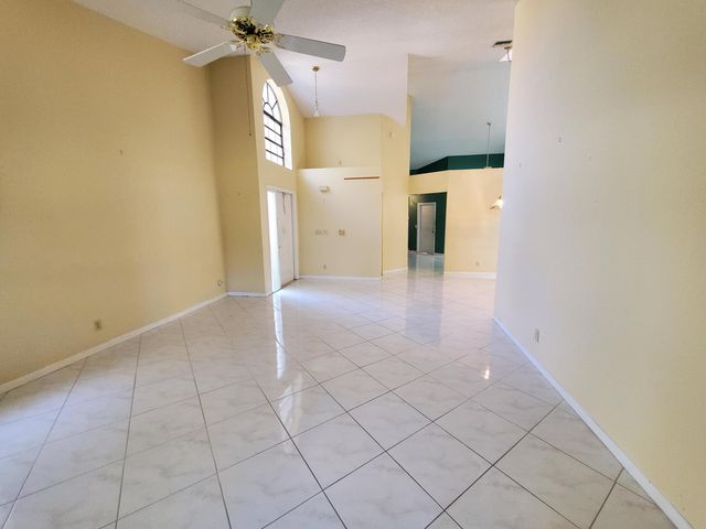 10856 Stafford Circle N, Boynton Beach, FL 33436