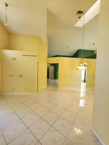 10856 Stafford Circle N, Boynton Beach, FL 33436