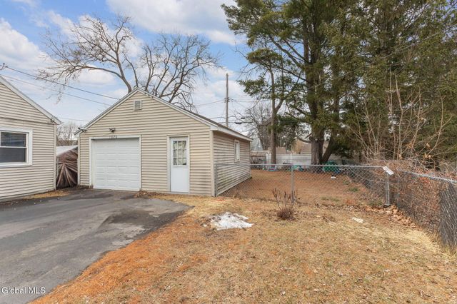 1070 Inner Drive, Schenectady, NY 12303