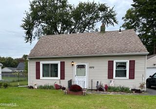 1070 Inner Drive, Schenectady, NY 12303