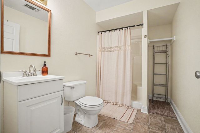 7700 Farm Village Road, Scurry, TX 75158