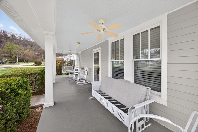 1385 Mitchell St, Celina, TN 38551