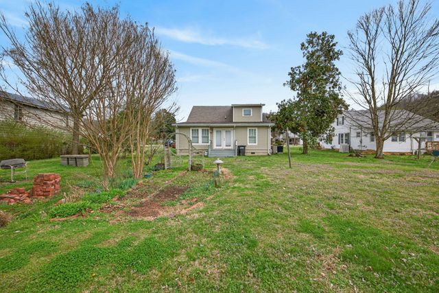 1385 Mitchell St, Celina, TN 38551