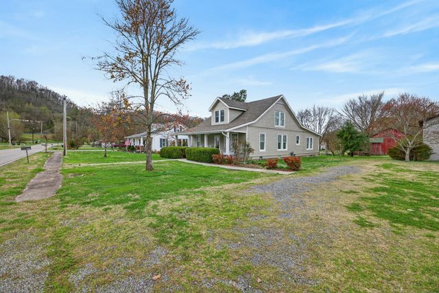 1385 Mitchell St, Celina, TN 38551