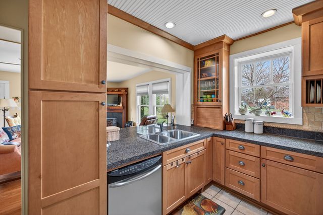 1385 Mitchell St, Celina, TN 38551