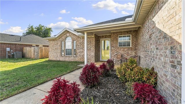 551 Steepro Drive, Centerton, AR 72719