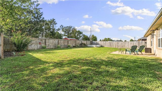 551 Steepro Drive, Centerton, AR 72719