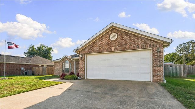 551 Steepro Drive, Centerton, AR 72719