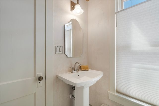945 Mercer Street, Santa Fe, NM 87505
