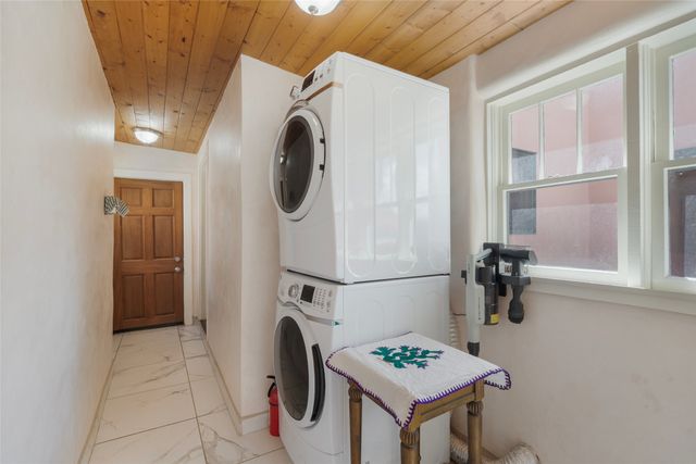 945 Mercer Street, Santa Fe, NM 87505