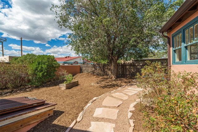 945 Mercer Street, Santa Fe, NM 87505