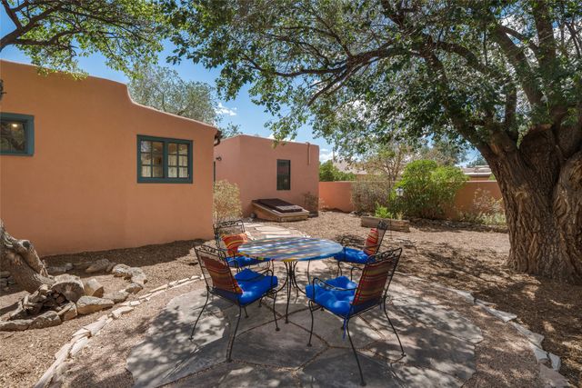 945 Mercer Street, Santa Fe, NM 87505