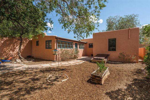 945 Mercer Street, Santa Fe, NM 87505
