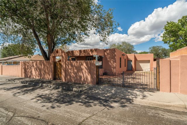 945 Mercer Street, Santa Fe, NM 87505