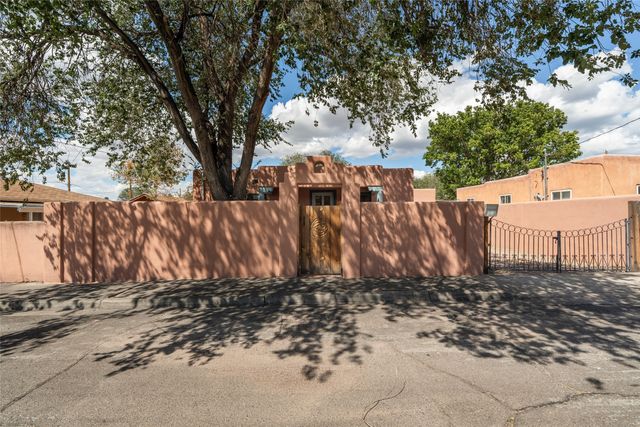 945 Mercer Street, Santa Fe, NM 87505