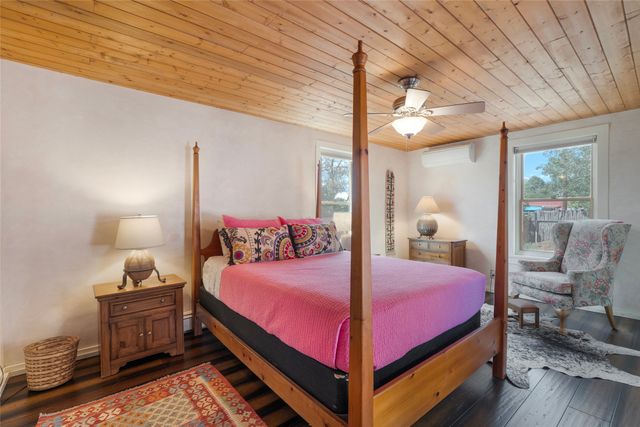 945 Mercer Street, Santa Fe, NM 87505