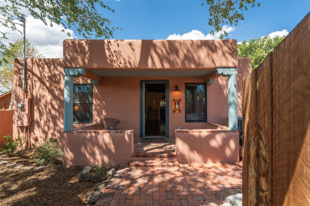 945 Mercer Street, Santa Fe, NM 87505