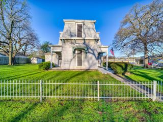 400 S Washington Street, Pilot Point, TX 76258