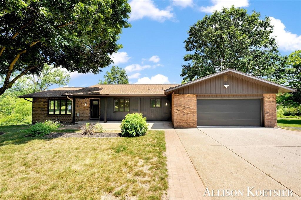 3890 Walker Avenue, Grand Rapids, MI 49544