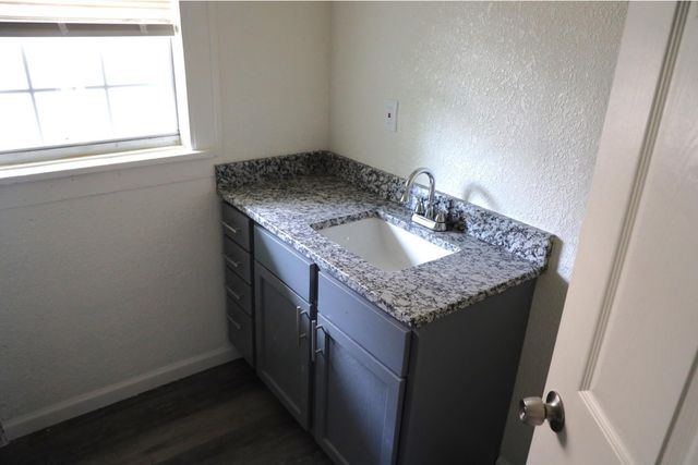 818 E Palestine Street, Mexia, TX 76667