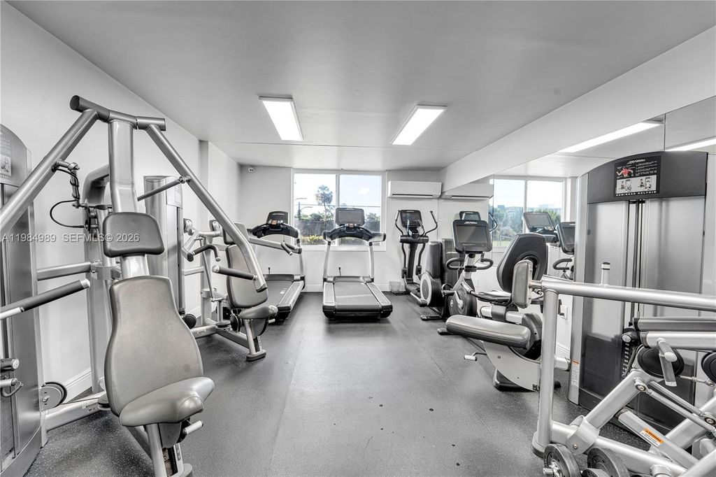 919 Hillcrest Dr 210 210, Hollywood, FL 33021