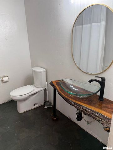 808 S VICTOR Street, Christopher, IL 62822