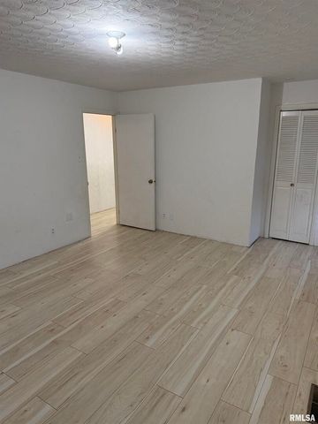 808 S VICTOR Street, Christopher, IL 62822