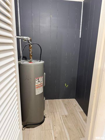 808 S VICTOR Street, Christopher, IL 62822