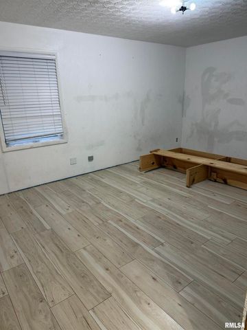 808 S VICTOR Street, Christopher, IL 62822