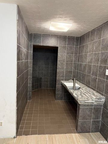 808 S VICTOR Street, Christopher, IL 62822