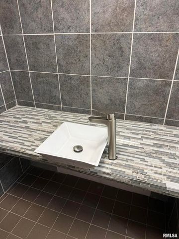 808 S VICTOR Street, Christopher, IL 62822