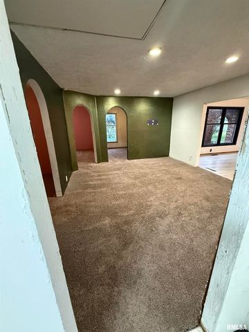 808 S VICTOR Street, Christopher, IL 62822