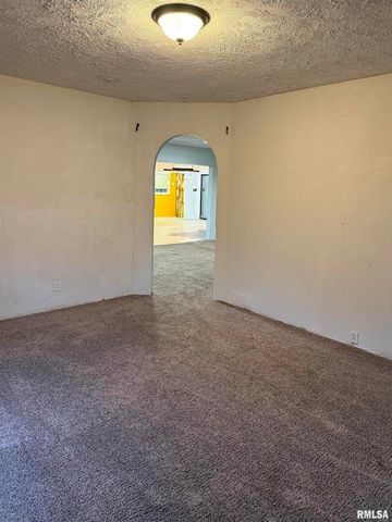 808 S VICTOR Street, Christopher, IL 62822