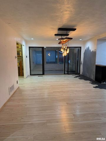 808 S VICTOR Street, Christopher, IL 62822