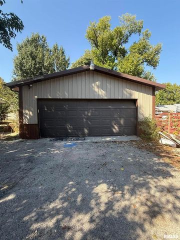 808 S VICTOR Street, Christopher, IL 62822