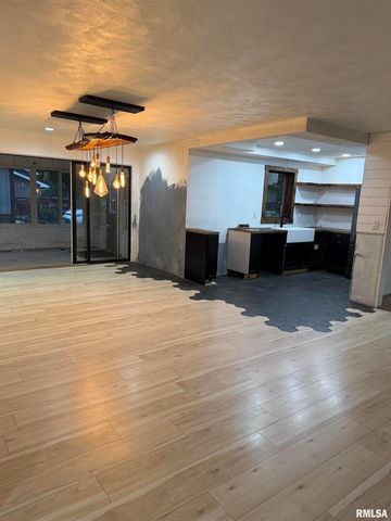 808 S VICTOR Street, Christopher, IL 62822