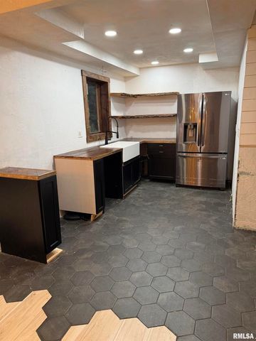 808 S VICTOR Street, Christopher, IL 62822