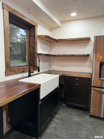 808 S VICTOR Street, Christopher, IL 62822