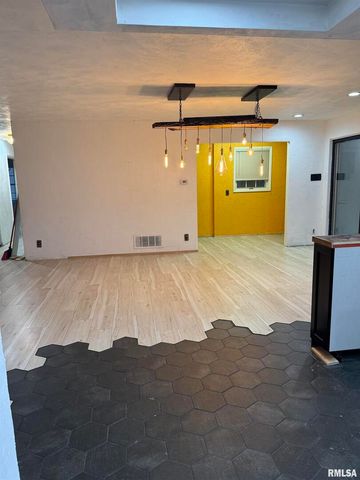 808 S VICTOR Street, Christopher, IL 62822