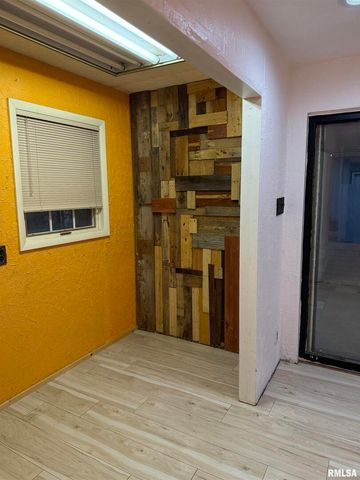 808 S VICTOR Street, Christopher, IL 62822