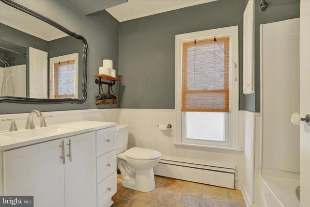 542 W BROADWAY, Red Lion, PA 17356