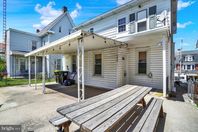 542 W BROADWAY, Red Lion, PA 17356