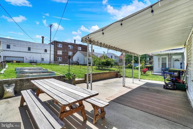 542 W BROADWAY, Red Lion, PA 17356