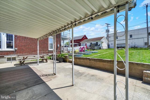 542 W BROADWAY, Red Lion, PA 17356