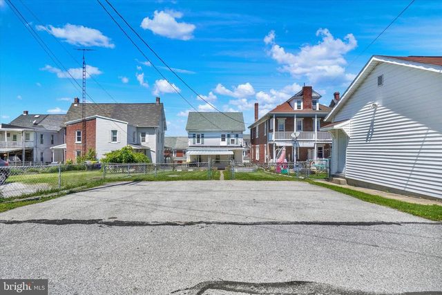 542 W BROADWAY, Red Lion, PA 17356