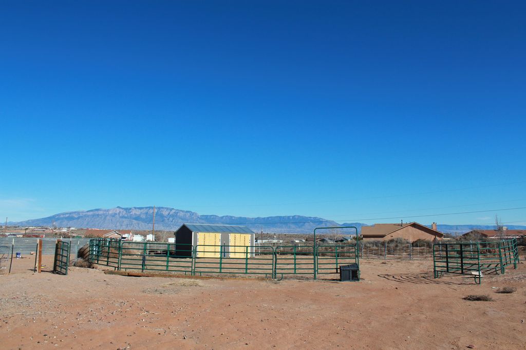 Image 13 of property listing at 1108 Inca Road SW, Rio Rancho, NM 87124