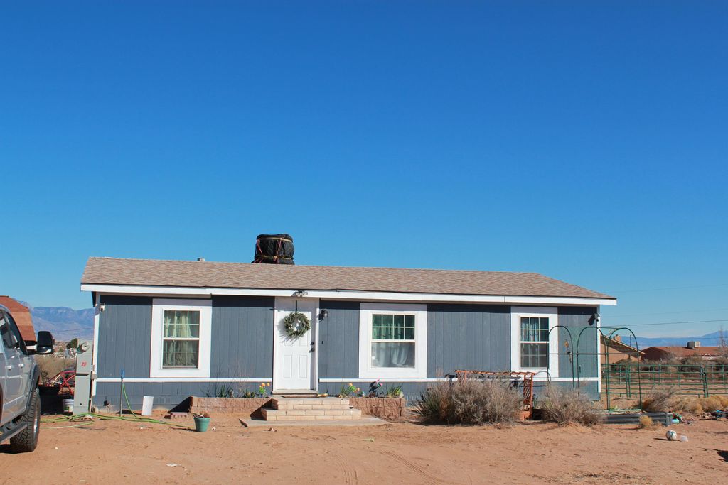 Image 2 of property listing at 1108 Inca Road SW, Rio Rancho, NM 87124